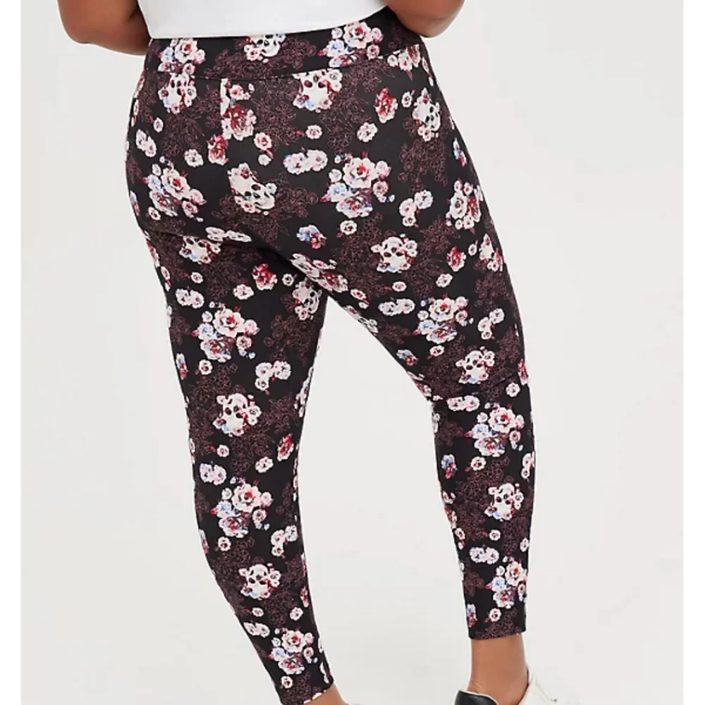 Torrid Pixie Ponte Floral Skull Pants 2X - Picture 3 of 8